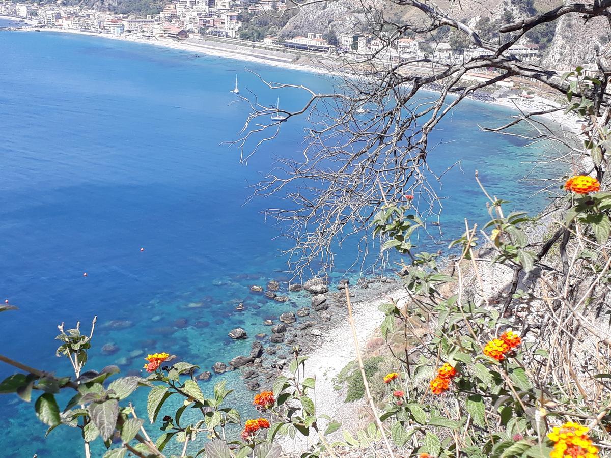 B&B Fragranza Di Sicilia Giardini Naxos Exteriör bild